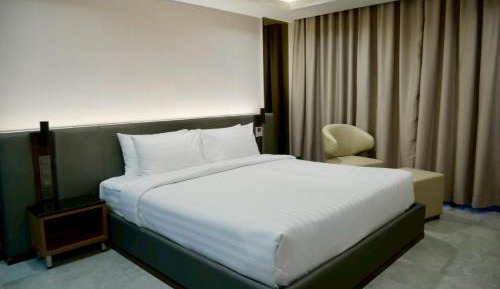 Horizon Style Deluxe King Room
