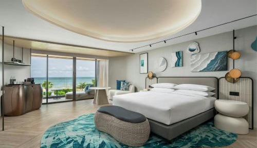 Sunset Suite, 1 King, Sea View, Balcony
