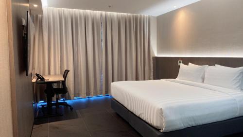 Metro Style Deluxe King Room
