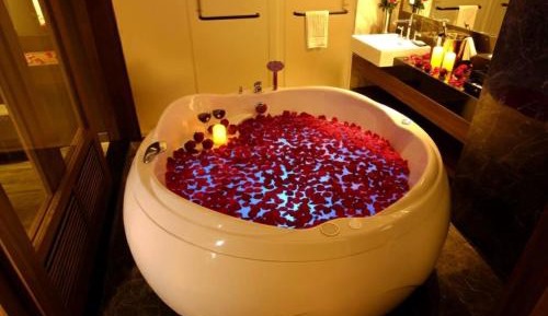 Deluxe King Suite