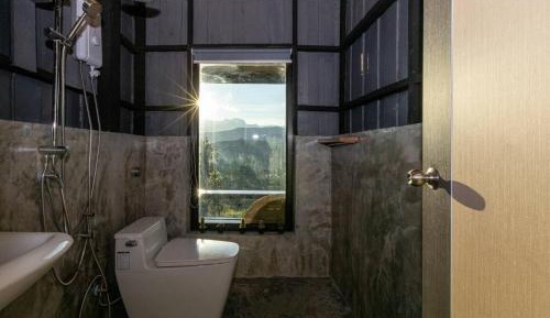 Standard Twin Room with Mountain View