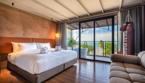 Deluxe Ocean view King Bed