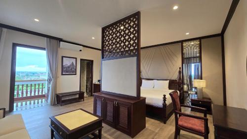 Deluxe Queen Room
