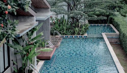 Junior Suite with Pool View
