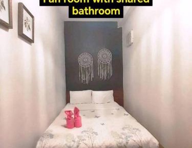 Standard Queen Room with Fan - Shared bathroom