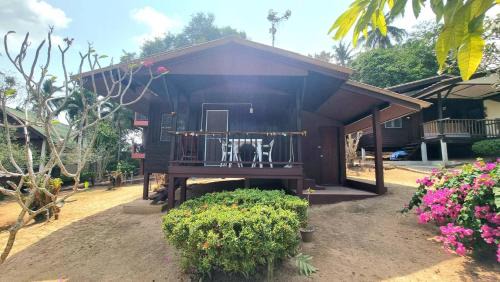 Bungalow with Fan