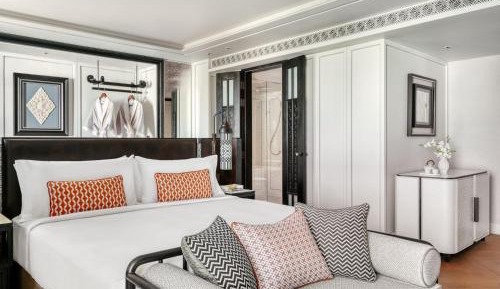 Premium King Room with Outdoor Hot Tub - Club Benefits