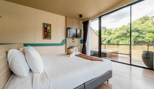Grand Deluxe Raft Room