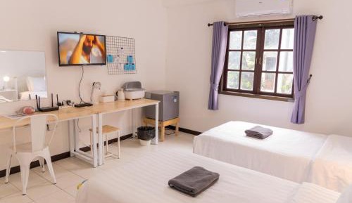 Standard Twin Room with Shared Bathroom
