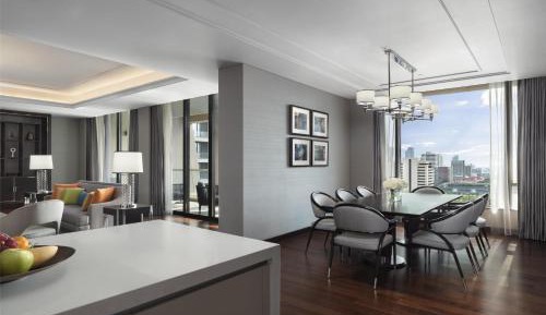 Sindhorn Royal Suite