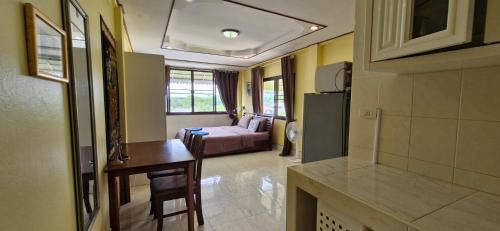 Apartment with Mountain View
