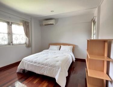 Queen Room with Garden View