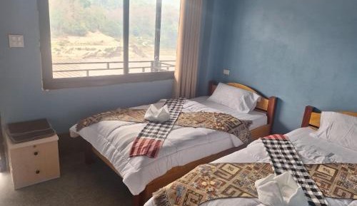 Standard Twin Room with Mountain View