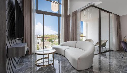 Three-Bedroom Apartment with Mountain View