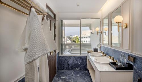 Thapae Corner Hydrotherapy Suite