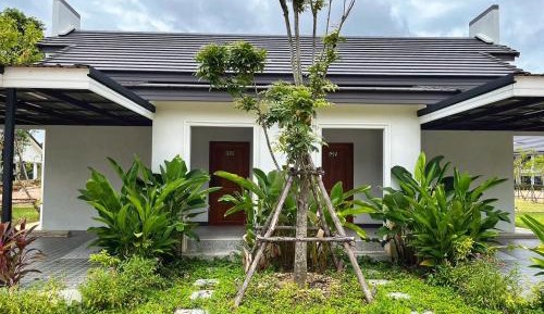 Villa with Garden View