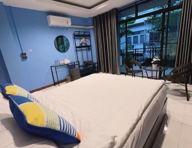 Queen Room with Garden View