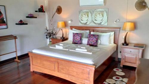 Bungalow - Beach Front (downstairs)