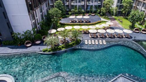 Grand Deluxe Pool View Room