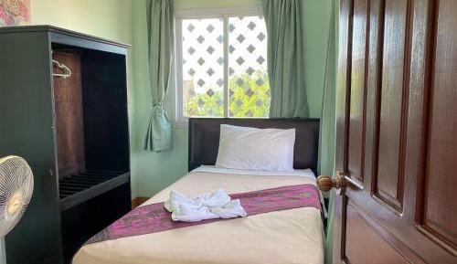 Single Room with Shared Bathroom