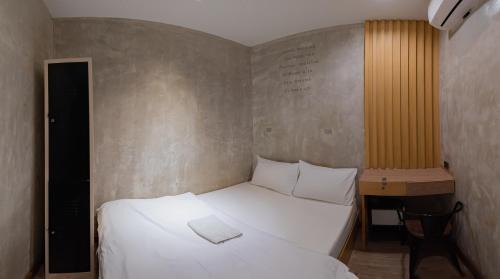 Private Room with Shared Bathroom