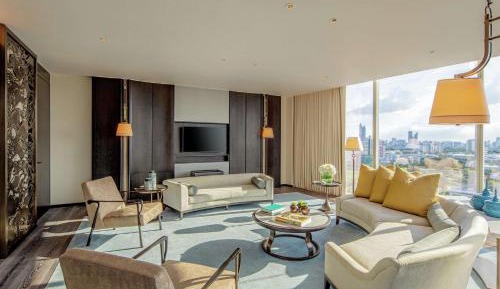 One-Bedroom King Suite