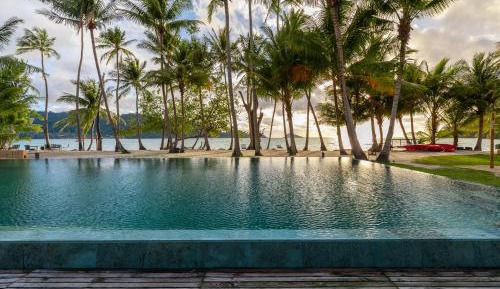 Three-Bedroom Villa with Sea View 
