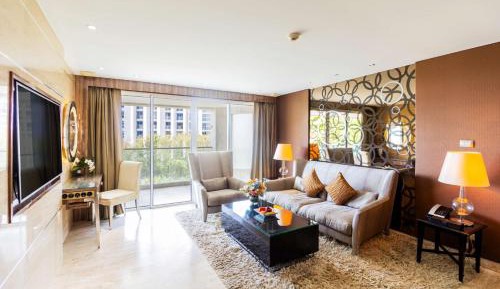Family King Suite with One King Bed and One Bunk Bed - City View/Non-Smoking