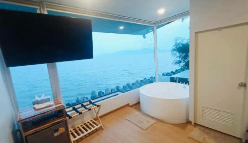 Deluxe Queen Studio 
