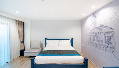 Grand Deluxe Double Bed with Pool View + Free Coworking Space