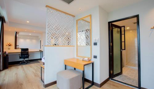 Business Suite Room