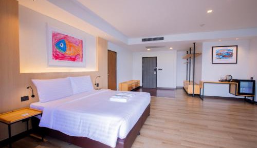 Executive Suite Modern Room