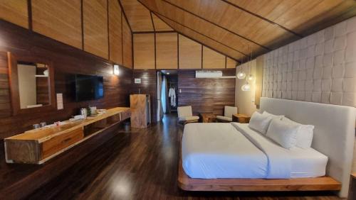 Executive Quadruple Room with Lake view