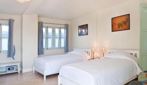 Deluxe Mountain View with Sunroom — Large Bed+Single Bed