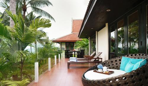 Two-Bedroom Family Villa - One King and Two Single Beds