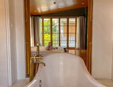 Junior Suite with Garden View
