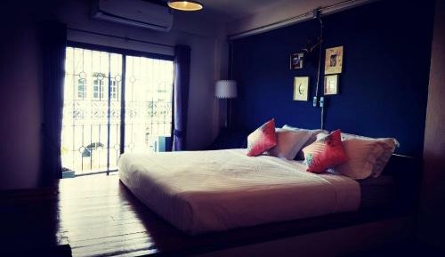 Deluxe King Room with Private Bathroom