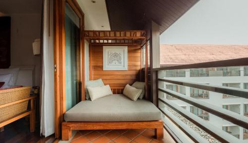 Deluxe Balcony Hollywood Twin bed
