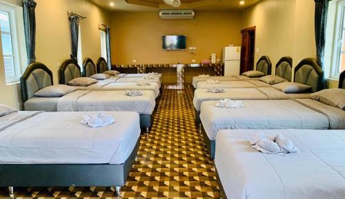10-Bed Mixed Dormitory Room
