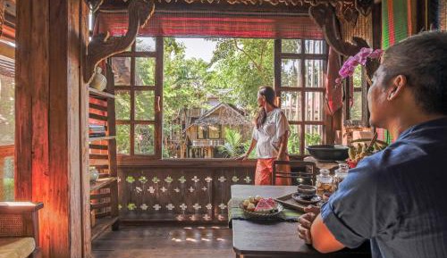 Tree House In The City with Free One Way Airport Transfer