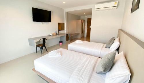 Superior Twin Room with City View