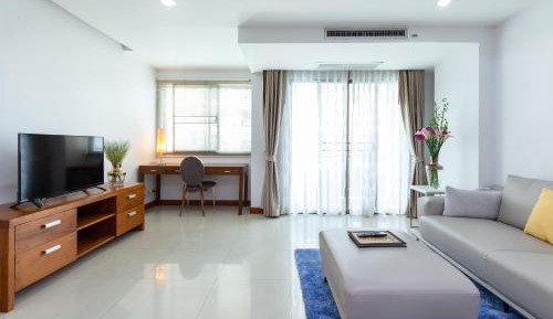 Deluxe Suite - 1 Bedroom with Pool View