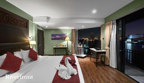 Riverfront Room 