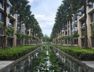 Apartment with Pool Access from the Balcony