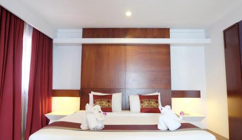 Deluxe Corner Room