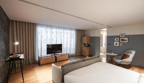 Superior Suite with Bathtub