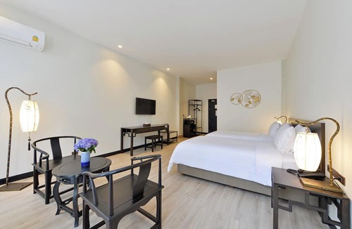 Pom Prap Hotel | Old Thai Heng Hotel