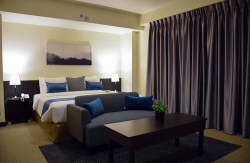 Mueang Samut Prakan District Hotel | The Color Living Hotel