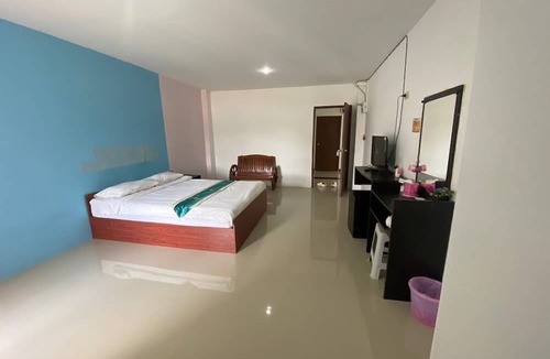 Warin Chamrap Apartment | Ruen Bua resident