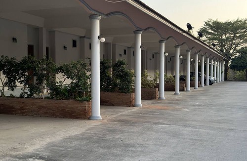 Si Prachan Hotel | Maingam Resort